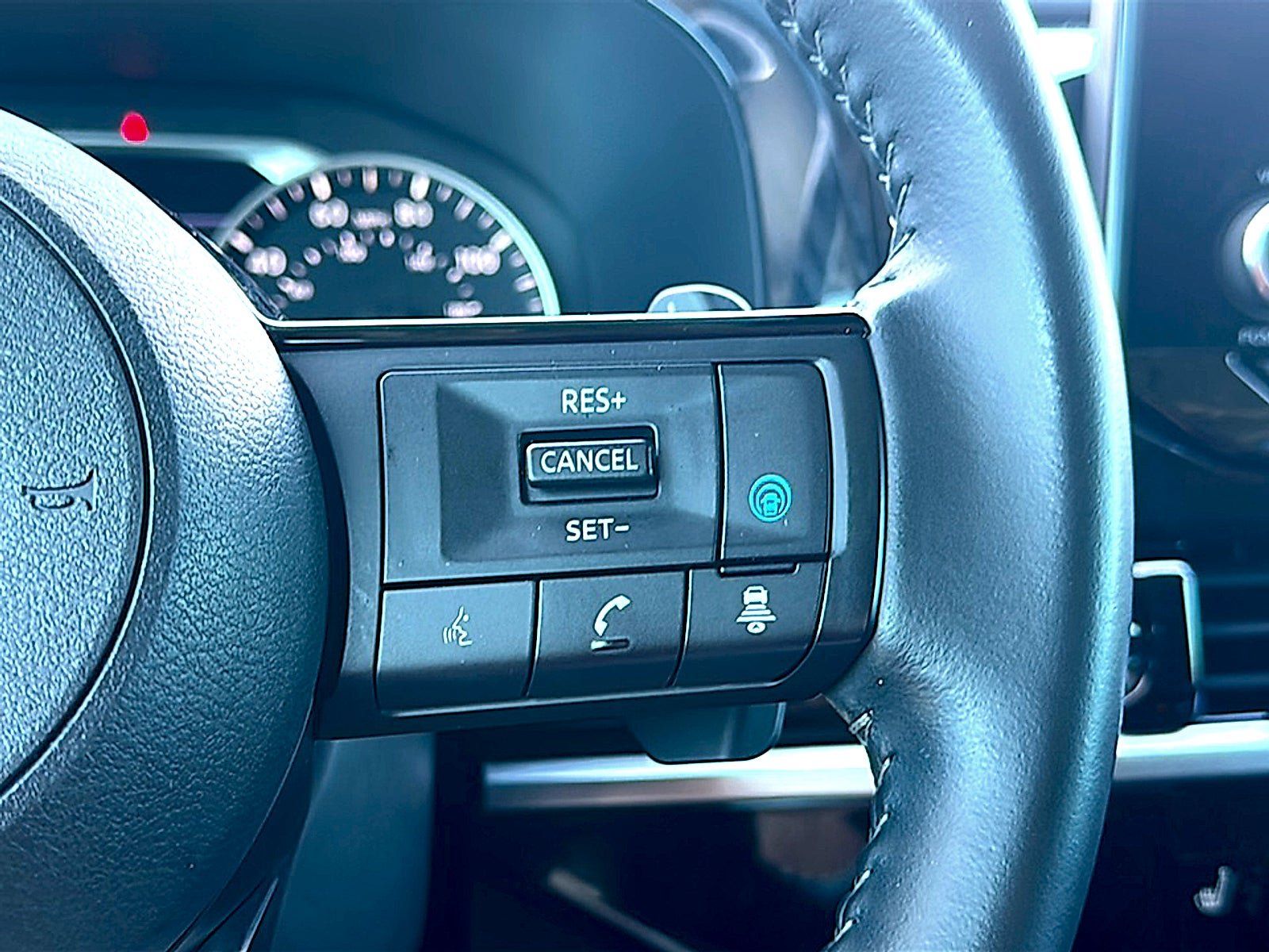 Used 2022 Nissan Pathfinder SV FWD image 27