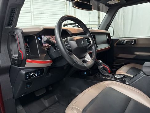 Used 2023 Ford Bronco Wildtrak image 14