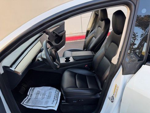 Used 2023 Tesla Model Y Long Range image 11