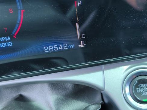 Used 2025 Chevrolet Trax LT FWD image 16