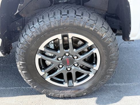 Used 2025 Toyota Tacoma TRD Sport AWD/4WD image 31