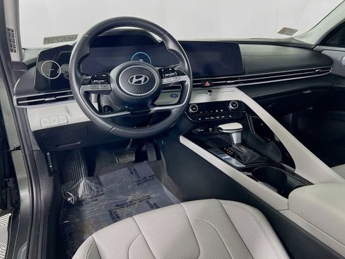 Certified 2024 Hyundai Elantra Limited image 9