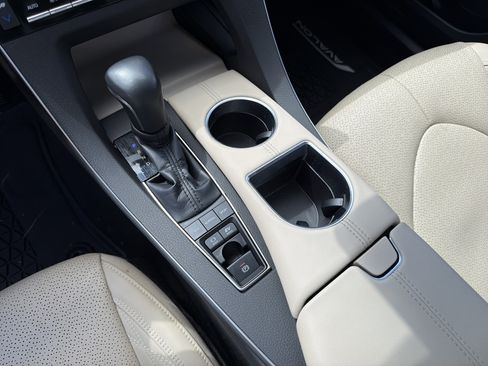 Used 2020 Toyota Avalon Limited image 29