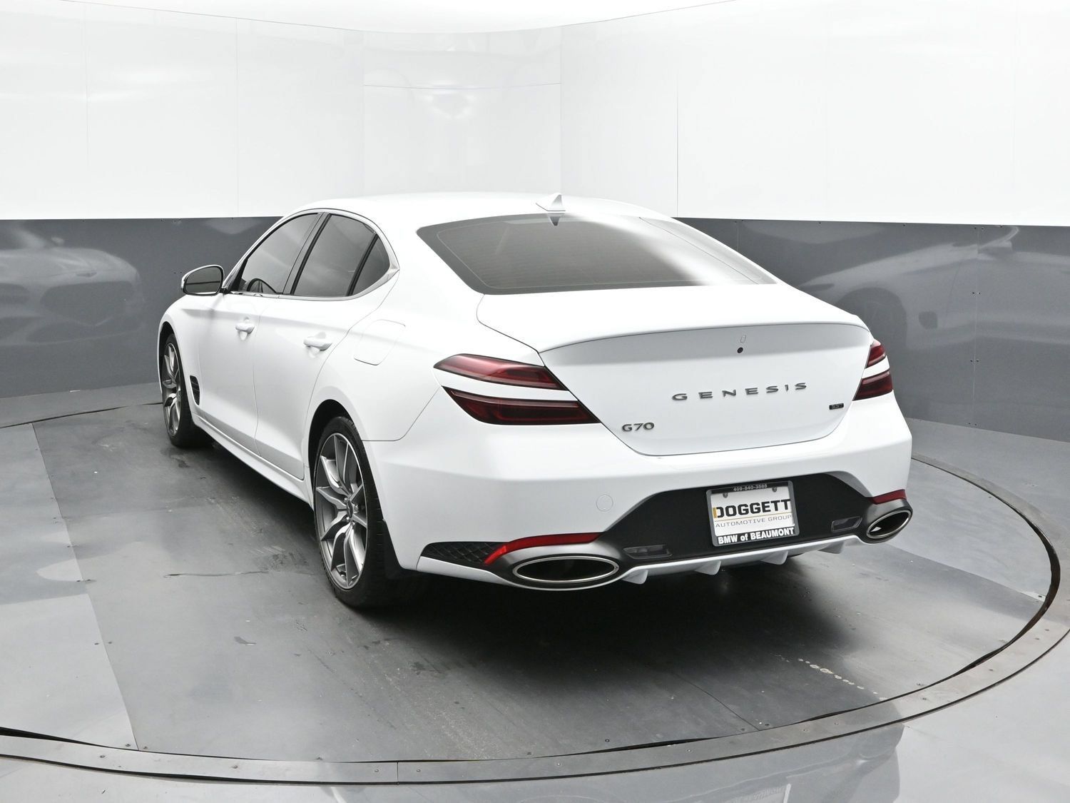 Used 2022 Genesis G70 3.3T RWD image 8