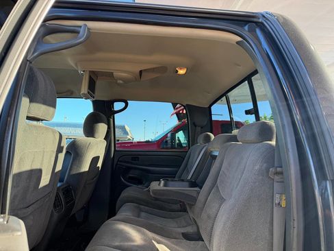 Used 2005 Chevrolet Silverado 2500 LS image 15