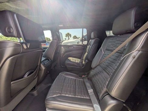 Used 2024 Cadillac Escalade ESV V AWD/4WD image 14