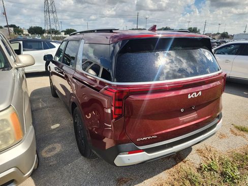 Used 2025 Kia Carnival EX FWD image 3