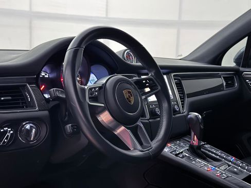 Used 2017 Porsche Macan S image 22