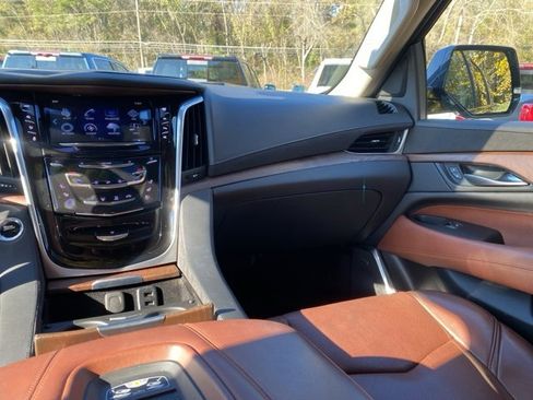 Used 2020 Cadillac Escalade Premium Luxury image 25