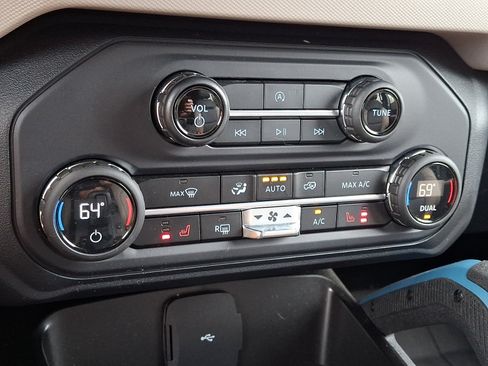 Used 2023 Ford Bronco Wildtrak AWD/4WD image 15