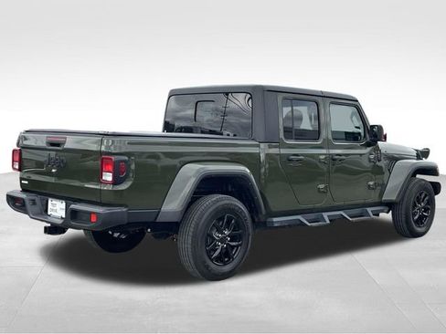 Used 2022 Jeep Gladiator Sport image 7