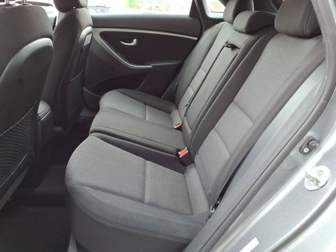Used 2017 Hyundai Elantra GT FWD image 10