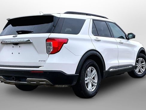 Used 2021 Ford Explorer XLT w/ Equipment Group 202A AWD/4WD image 11