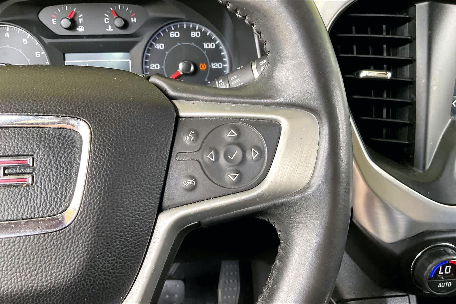 Used 2017 GMC Acadia SLE FWD image 22