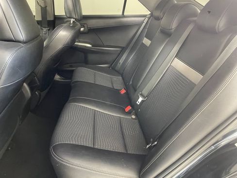 Used 2014 Toyota Camry SE w/ Moonroof Package FWD image 11