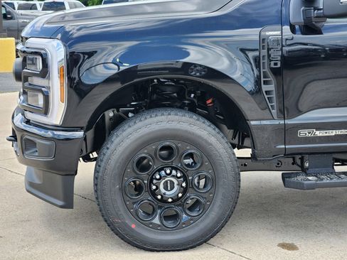 New 2026 Ford F250 Lariat w/ Black Appearance Package AWD/4WD image 9