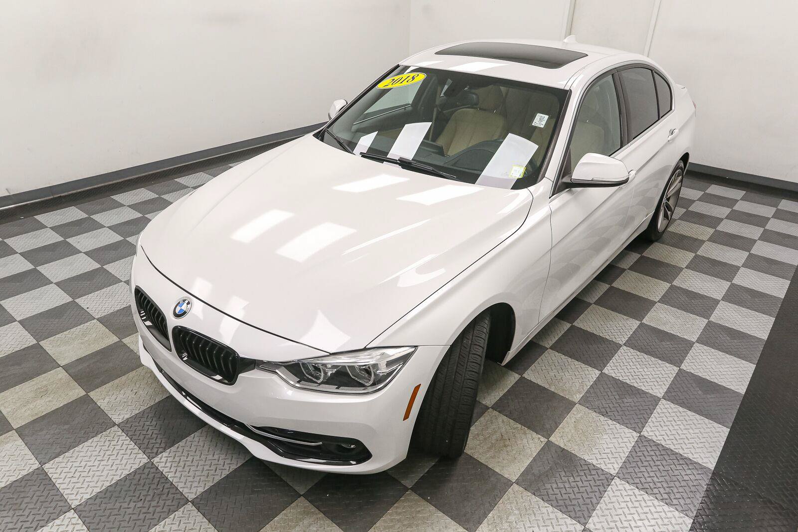 Used 2018 BMW 330i xDrive Sedan AWD/4WD image 6