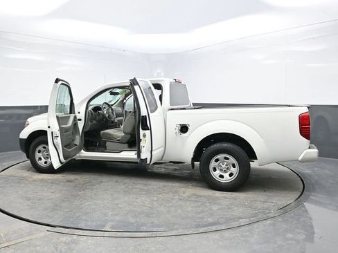 Used 2019 Nissan Frontier S image 32