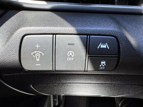 Used 2023 Hyundai Elantra SE FWD image 15