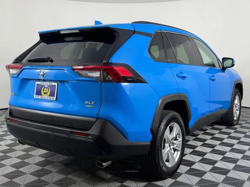 Used 2019 Toyota RAV4 XLE AWD/4WD image 8