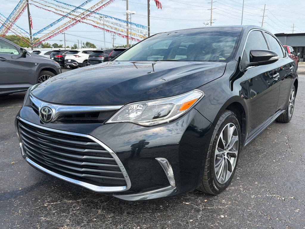 Used 2017 Toyota Avalon XLE Premium w/ All Weather Liner Package FWD image 3