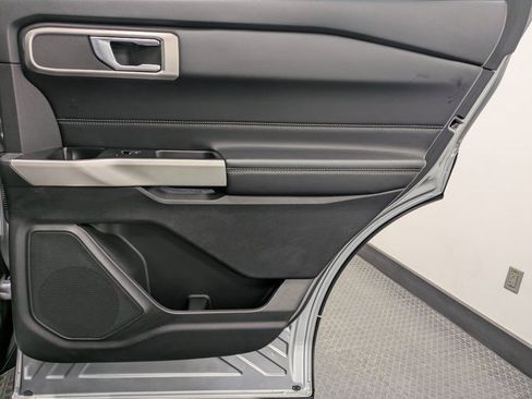 Used 2022 Ford Explorer XLT w/ Equipment Group 202A image 24