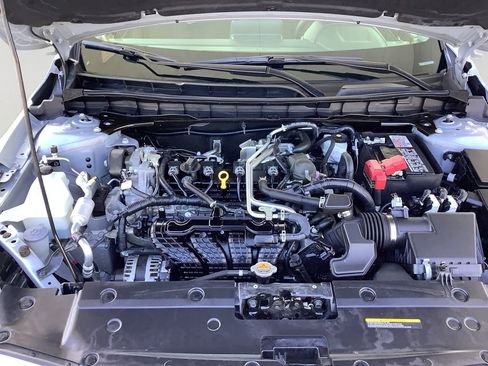 Used 2024 Nissan Altima 2.5 SV image 9