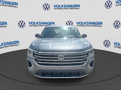 Used 2024 Volkswagen Atlas SE w/ Panoramic Sunroof Package FWD image 17