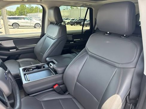Used 2025 Ford Expedition Active AWD/4WD image 10
