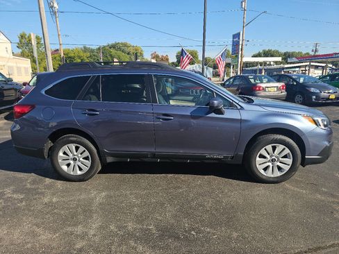Used 2017 Subaru Outback 2.5i Premium image 6