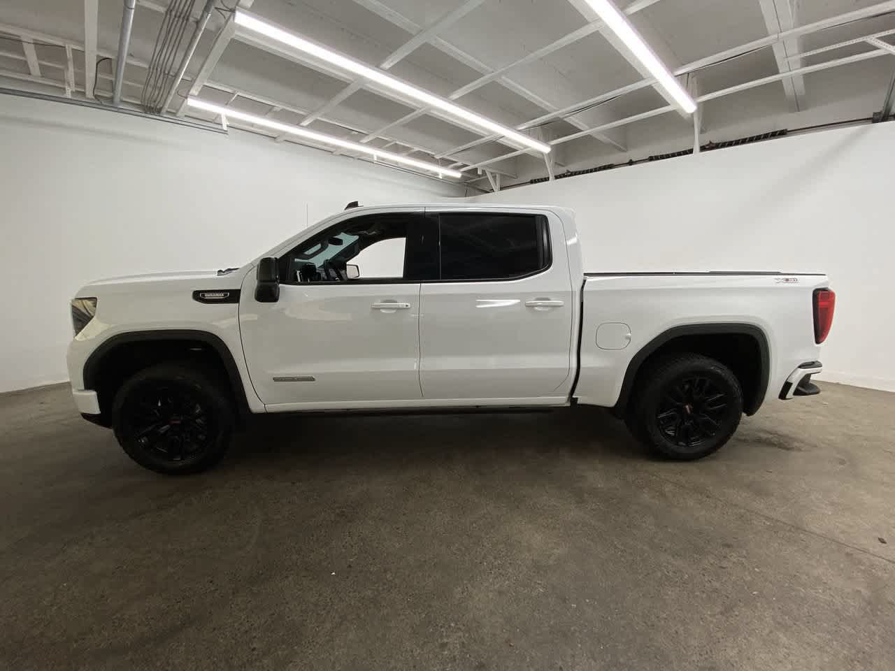 Used 2023 GMC Sierra 1500 Elevation w/ X31 Off-Road Package AWD/4WD image 3