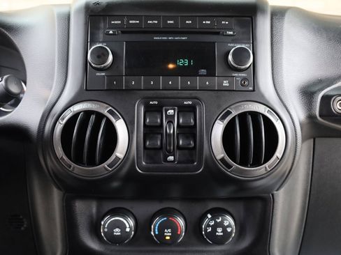 Used 2017 Jeep Wrangler Unlimited Sport w/ Quick Order Package 23S AWD/4WD image 29