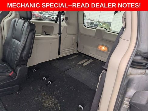 Used 2014 Chrysler Town & Country Touring image 13