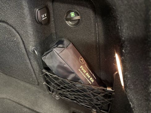 Used 2014 Mercedes-Benz E 350 4MATIC Sedan image 40