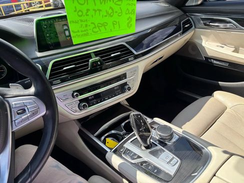 Used 2016 BMW 740i image 7