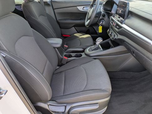 Used 2023 Kia Forte LXS image 11