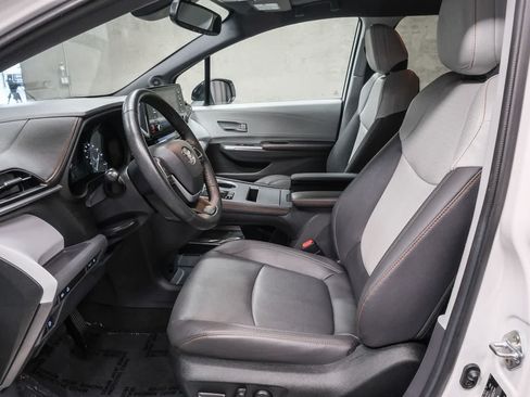 Used 2024 Toyota Sienna XSE w/ XSE Plus Package AWD/4WD image 21