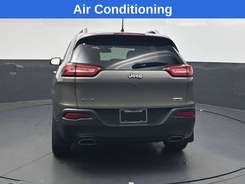 Used 2018 Jeep Cherokee Latitude w/ Cold Weather Group AWD/4WD image 5