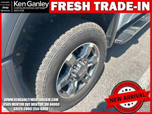 Used 2025 GMC Sierra 2500 SLE w/ SLE Value Package; AWD/4WD image 5