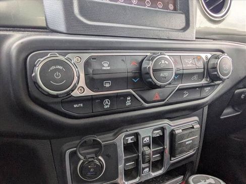 Used 2020 Jeep Wrangler Unlimited Sahara AWD/4WD image 14