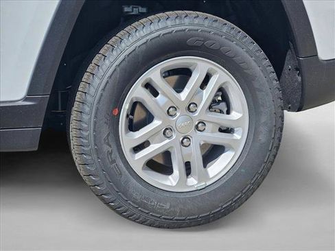 New 2025 Jeep Grand Cherokee Laredo w/ Luxury Tech Group I image 10