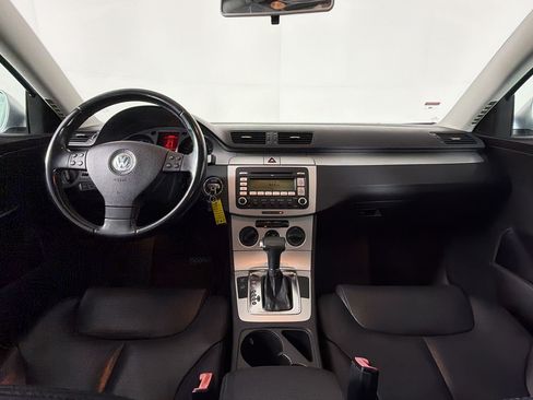 Used 2009 Volkswagen Passat Komfort FWD image 14