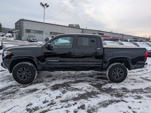 Certified 2023 Toyota Tacoma SR5 image 3