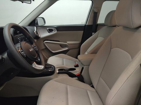 Used 2025 Kia Soul LX w/ LX Technology Package image 17