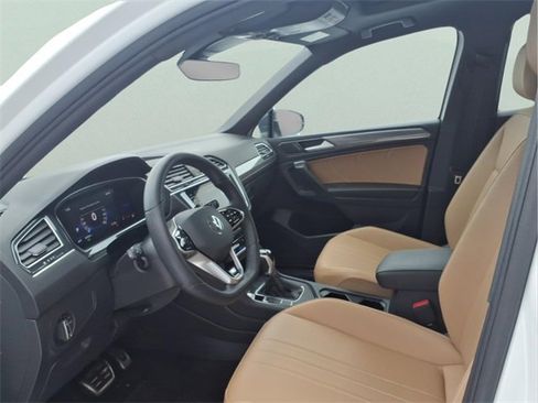 Used 2024 Volkswagen Tiguan SE R-Line image 12