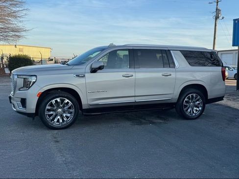 Used 2021 GMC Yukon XL Denali image 4