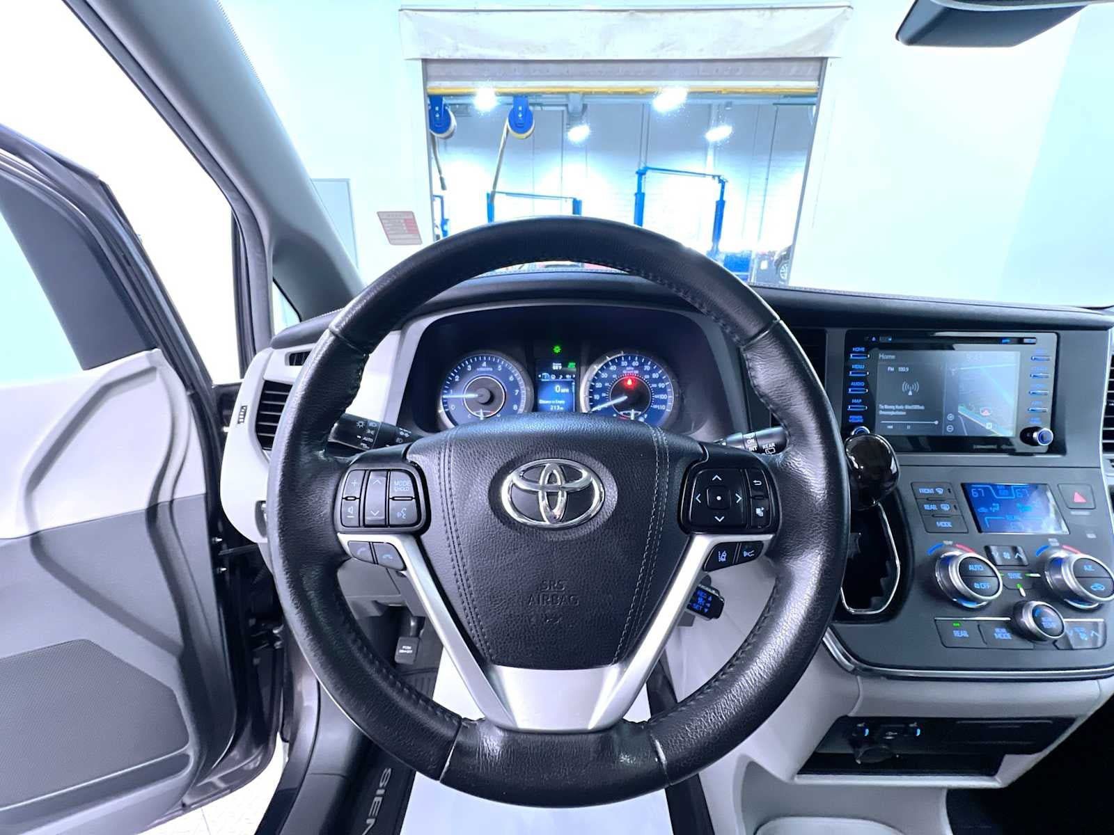 Used 2019 Toyota Sienna XLE w/ XLE Navigation Package FWD image 15