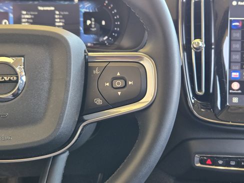 Used 2023 Volvo XC40 B5 Plus image 39