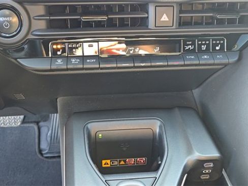 Used 2023 Toyota Crown Limited image 22