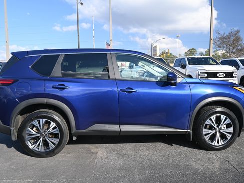 Used 2023 Nissan Rogue SV image 16